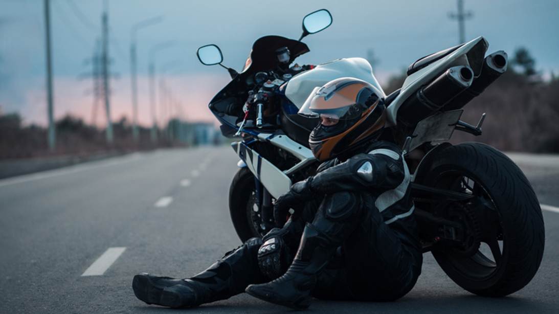 A person sitting on a motorcycle
AI-generated content may be incorrect.